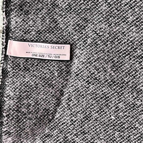 Victorias Secret Bracelet and Blanket Scarf/throw - Picture 4 of 6
